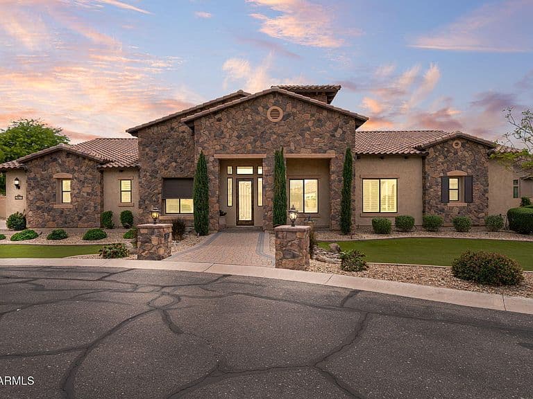 2471 E ROBIN Court photo 2