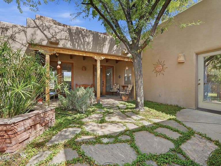 10425 E WILLOW Drive photo 4