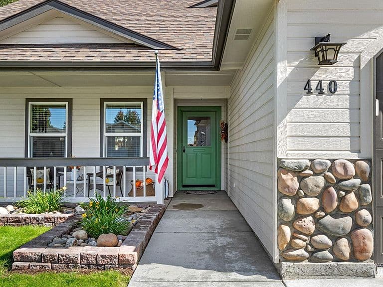 440 N Nebula Ave photo 3