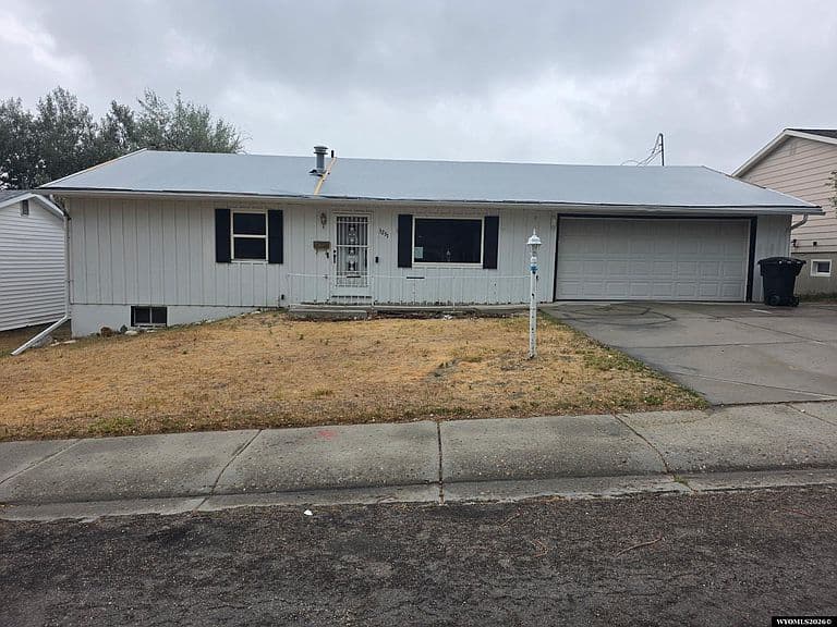 3231 Navarre Rd photo 1