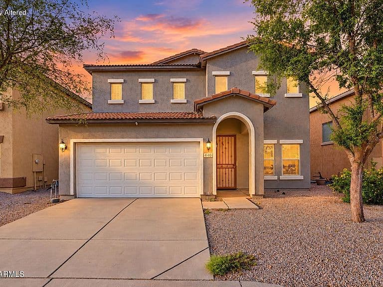 440 E SADDLE Way photo 1