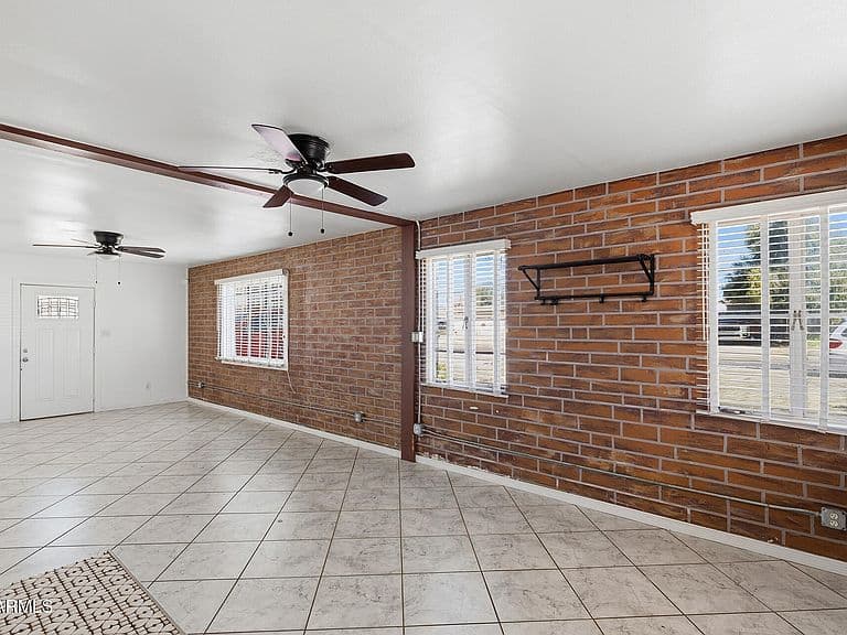 1013 E EASON Avenue photo 4