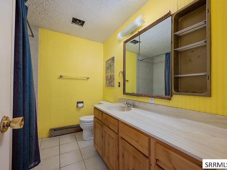 385 Berrett Ave photo 5