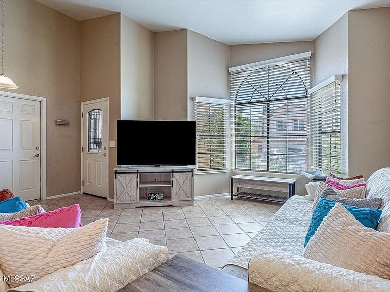 10301 N Oak Knoll Ln photo 3