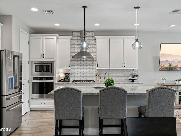 17227 W DESERT SAGE Drive photo 1