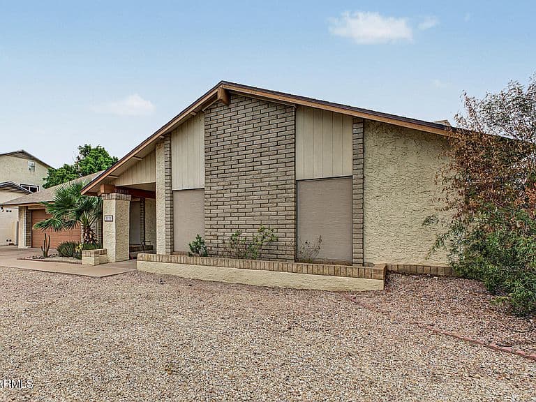 2238 W NARANJA Avenue photo 5
