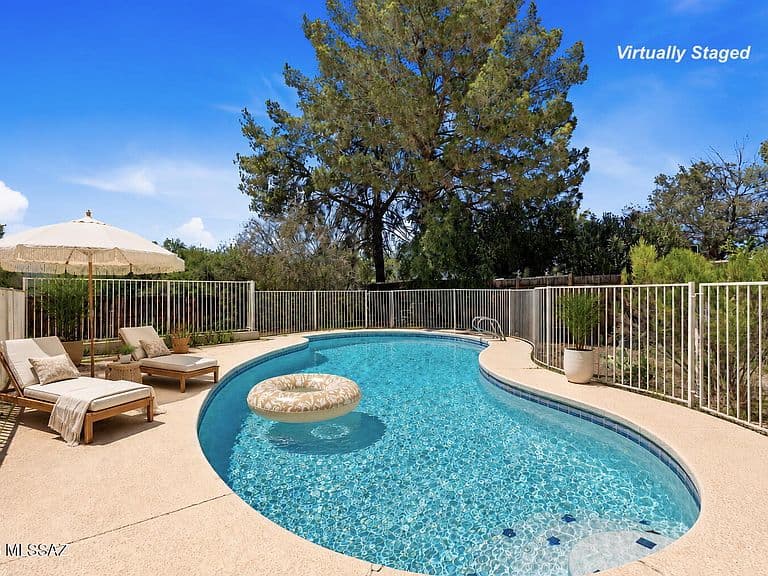 535 N Banff Ave photo 1