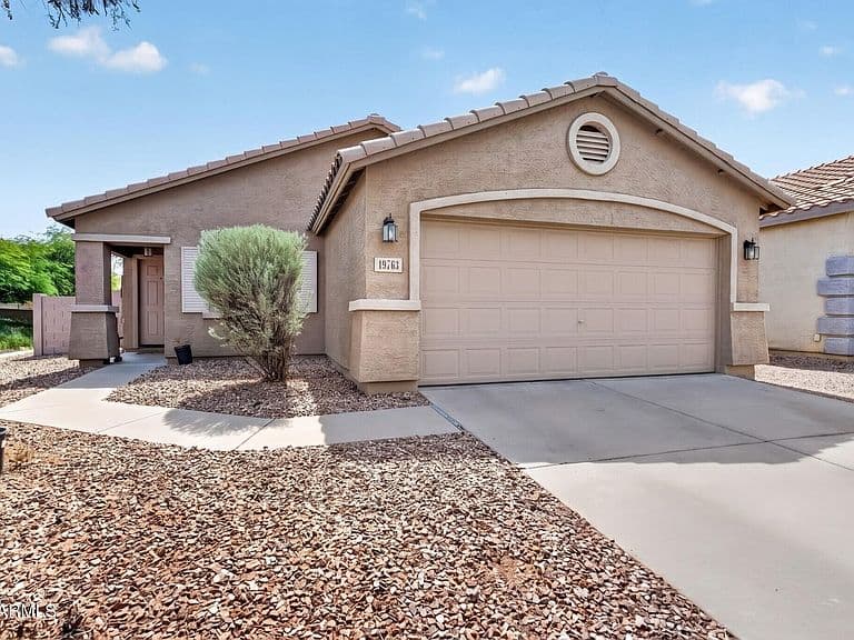 19763 N LOCKE Court photo 1