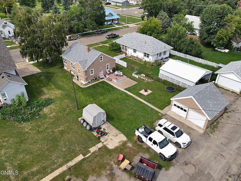 408 Washington Ave photo 4