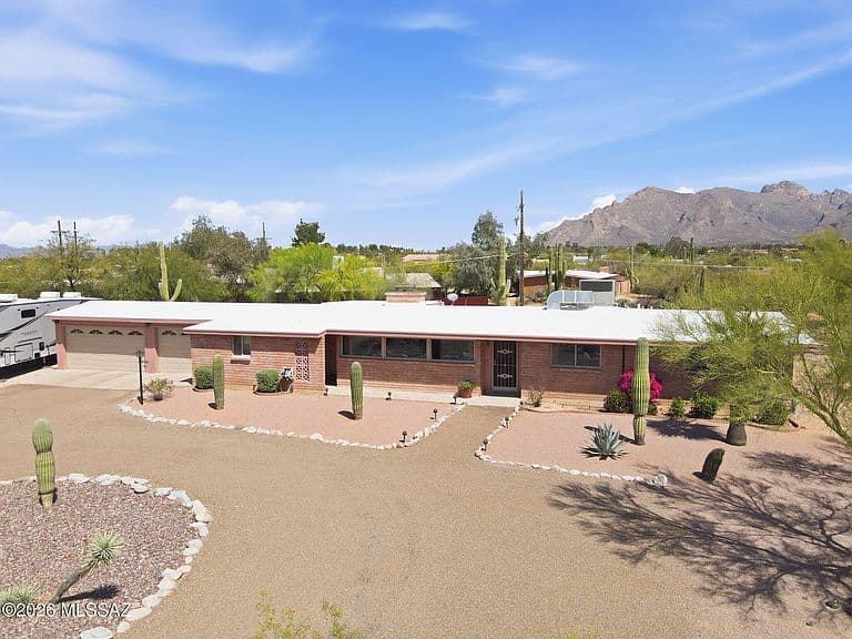 900 W Las Palmas Dr photo 3
