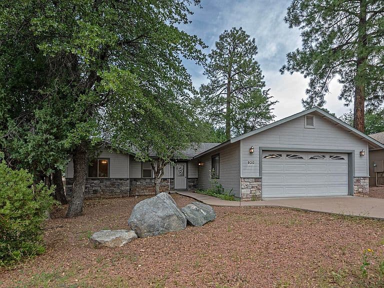 930 W Country Ln photo 2