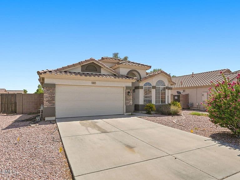 1807 S 82ND Drive photo 1