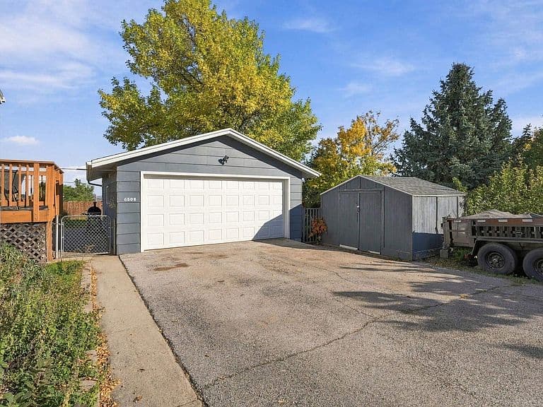 6508 Kimberly Dr photo 2