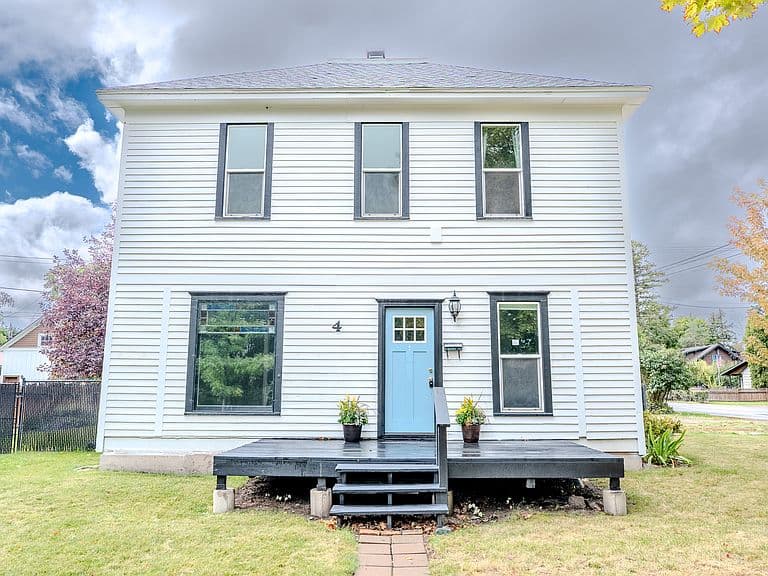 4 Woodland Ave photo 1