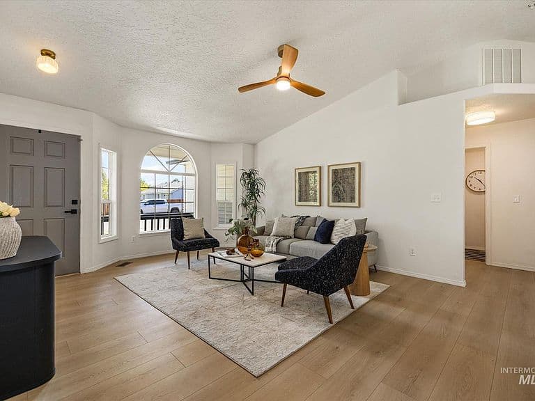 1005 S Bonneville Dr photo 3