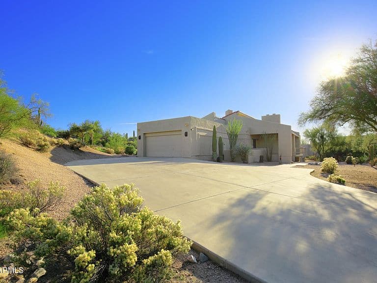 8249 E CAREFREE Drive photo 4
