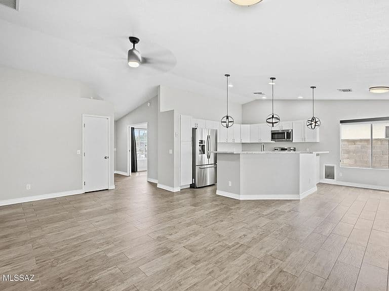 1574 W Highsmith Dr photo 5