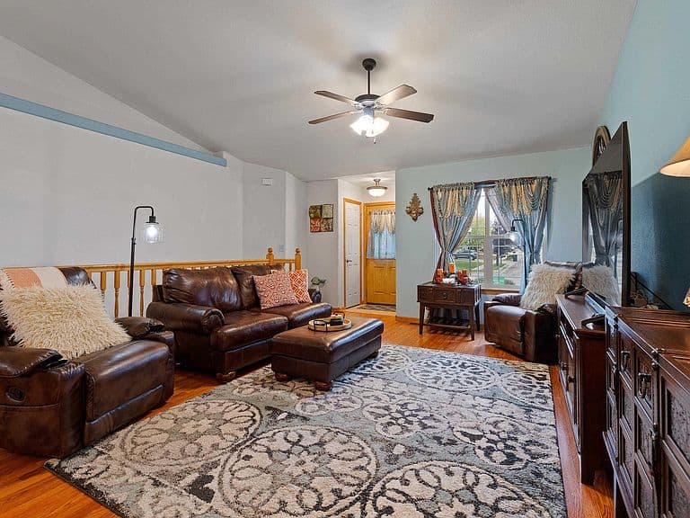 6814 Sahalee Dr photo 5