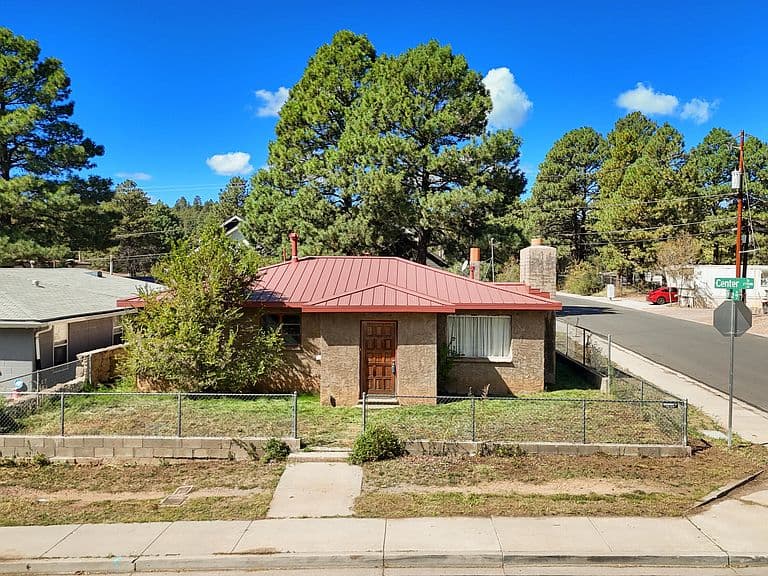 2621 N Center St photo 3