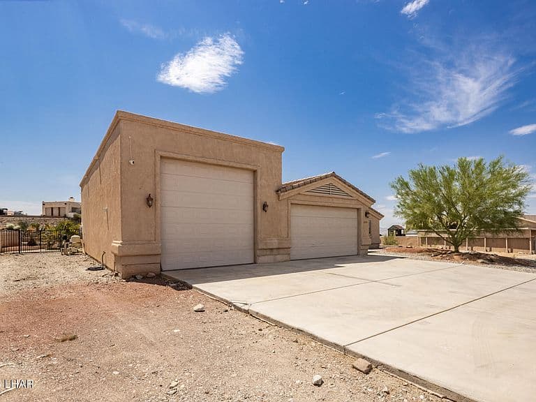 2454 Cliffwood Dr photo 3