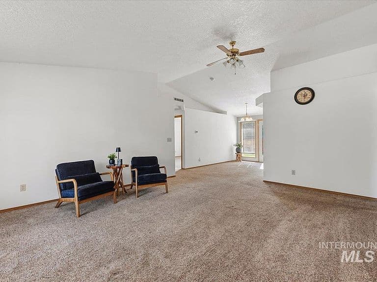 2515 Sunflower Dr photo 3