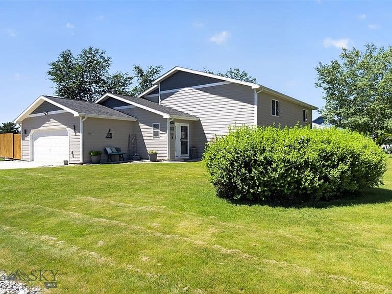 700 Mayfair Dr photo 2