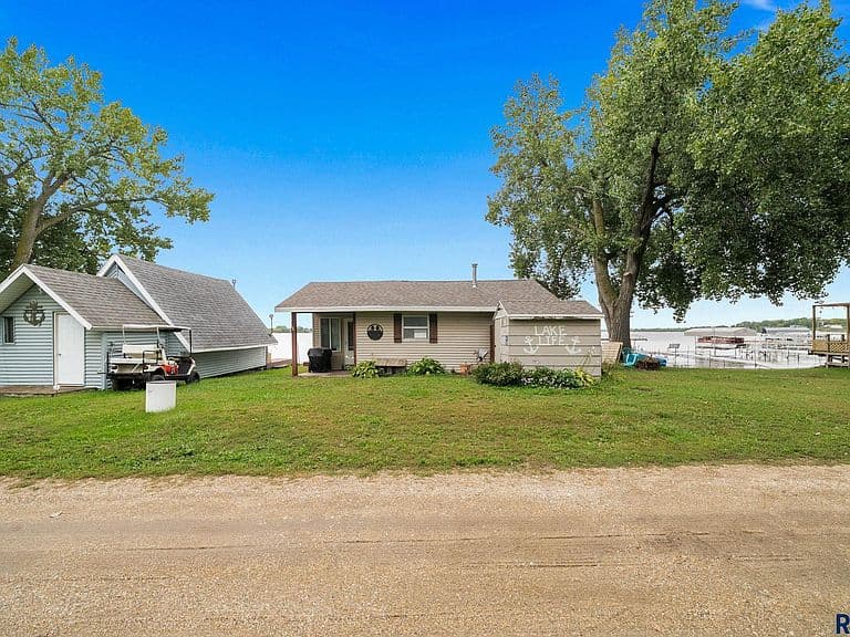 6417 Hares Point Rd photo 4