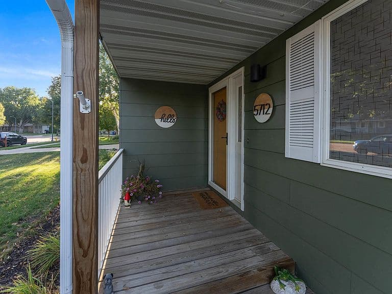 5712 W Walden Dr photo 2