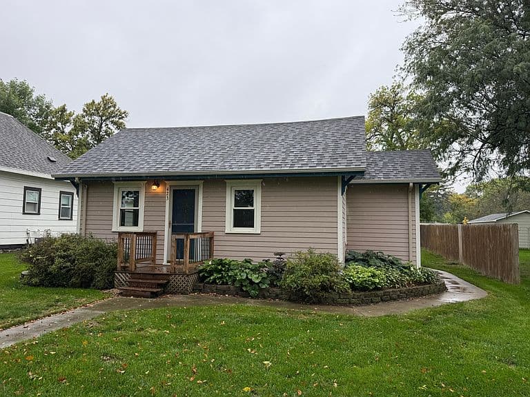 423 Hansina Ave photo 2