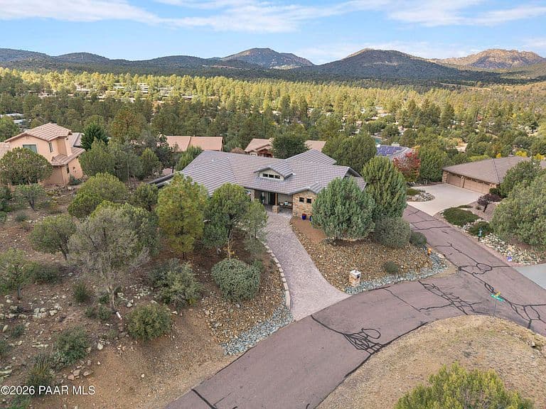 2070 Crestview Ct photo 5
