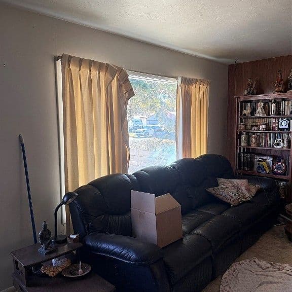 208 N Cherry St photo 3