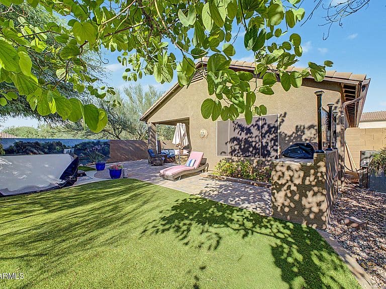 2504 N HUDSON Drive photo 4