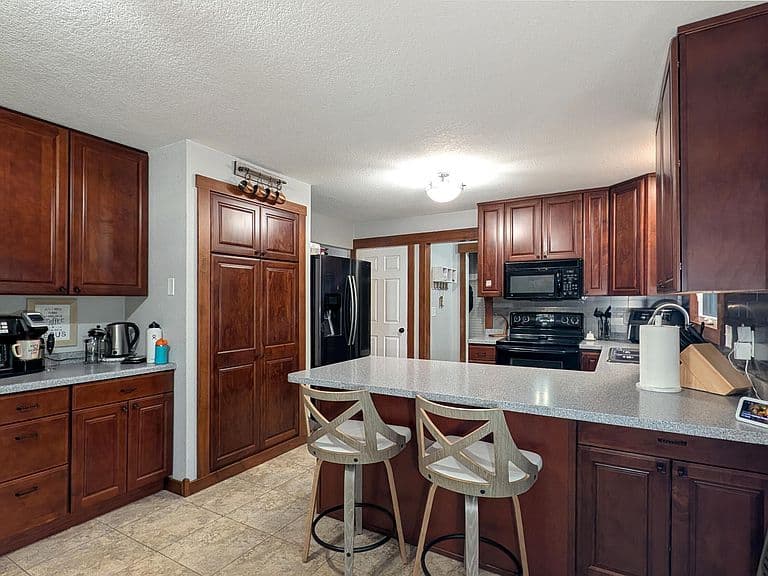 365 Glenwood Dr photo 5