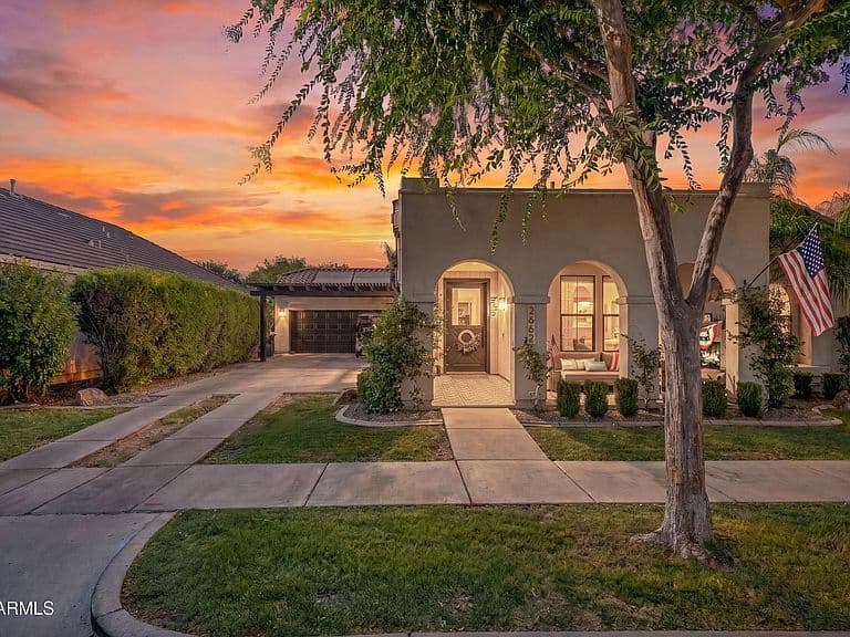 2662 E VALENCIA Street photo 2