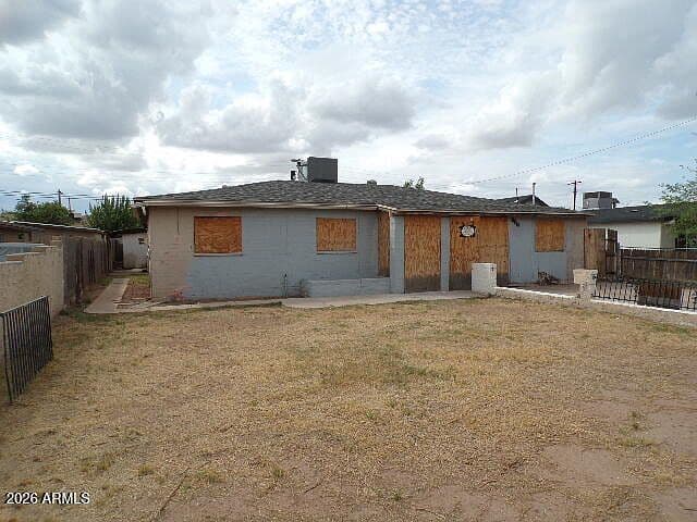 2117 E HOWE Avenue photo 2