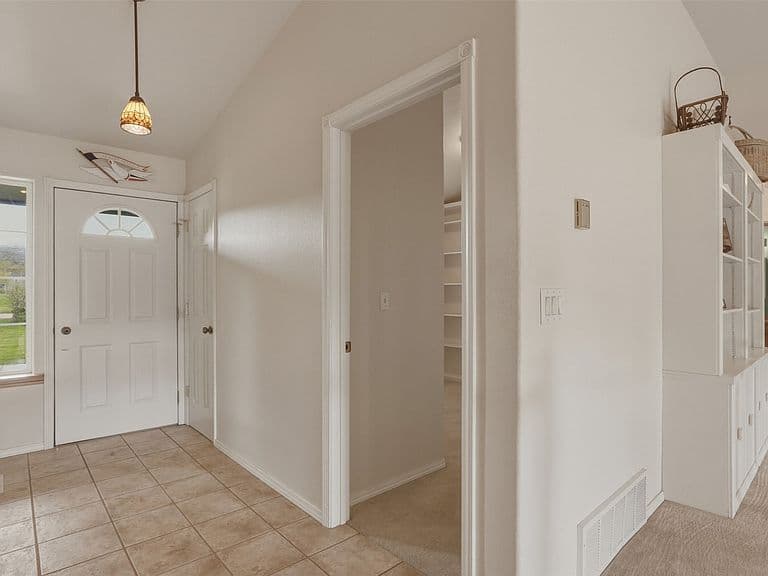 842 Legacy Loop photo 3