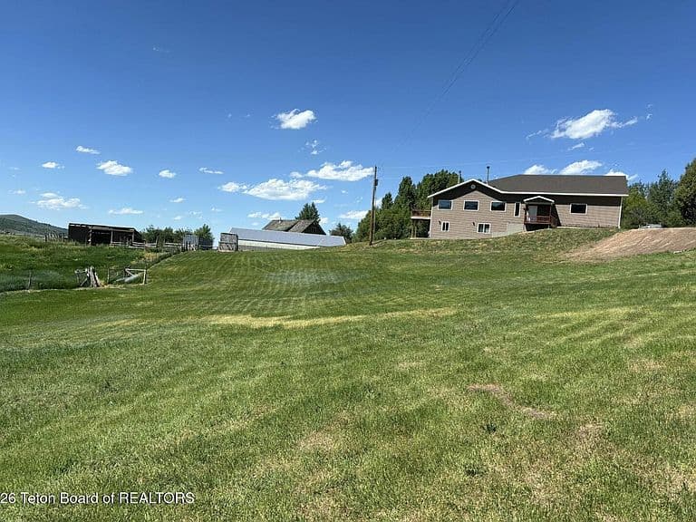 1665 Spring Creek Rd photo 1