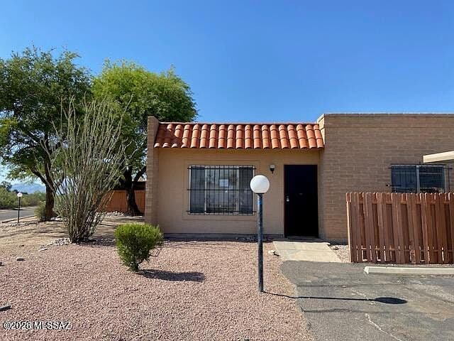 909 S Pantano Pkwy photo 1