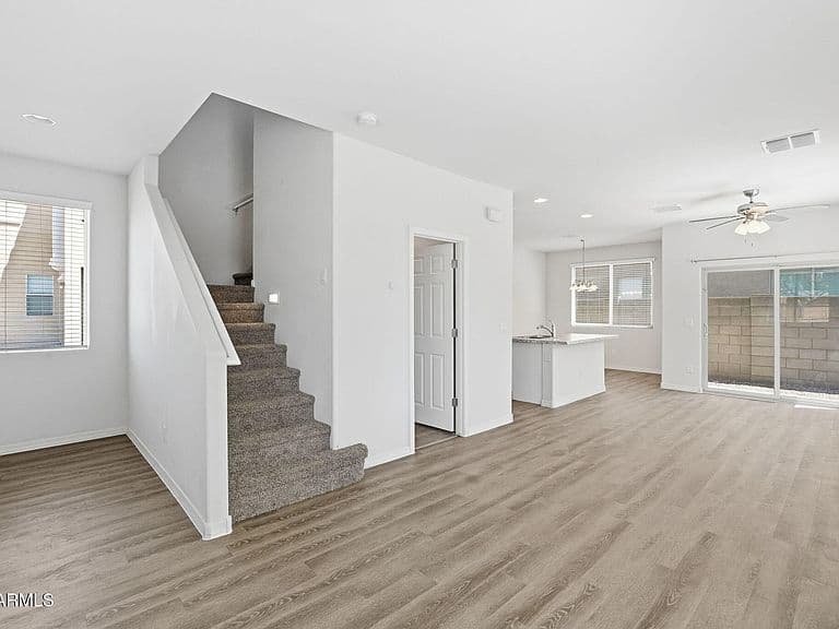 5437 W ALBENIZ Place photo 4