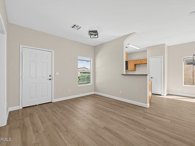 3817 W OREGON Avenue photo 4