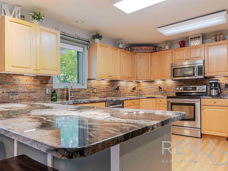 14 Beacon Dr photo 3
