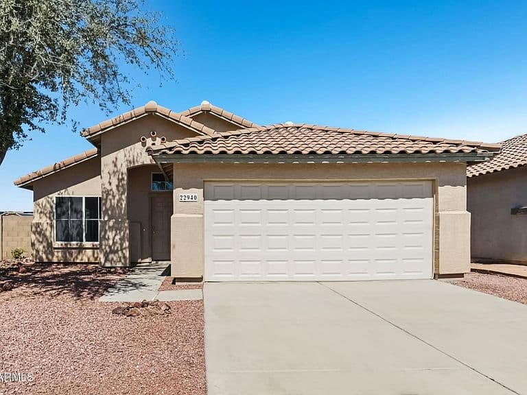 22940 W COCOPAH Street photo 1