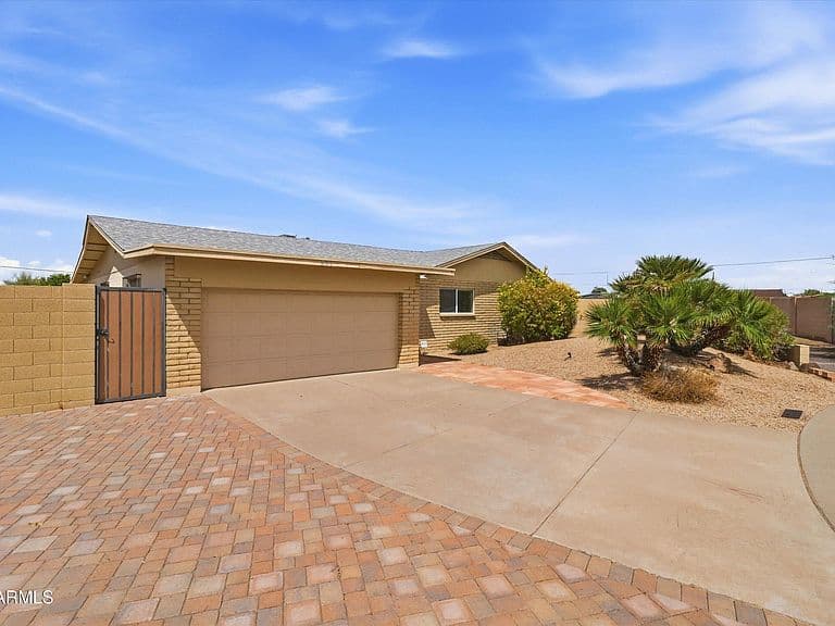 2318 W DAHLIA Drive photo 2