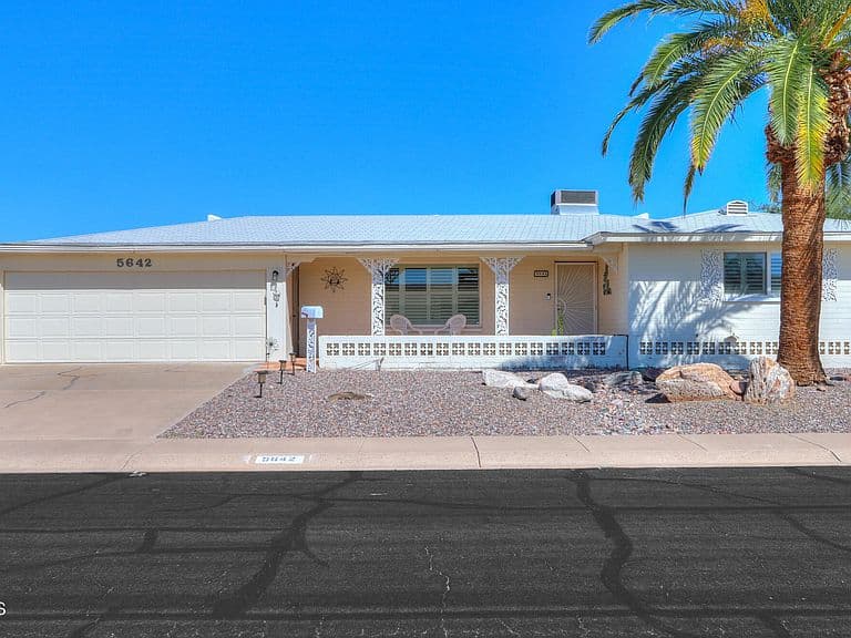 5642 E DES MOINES Street photo 1