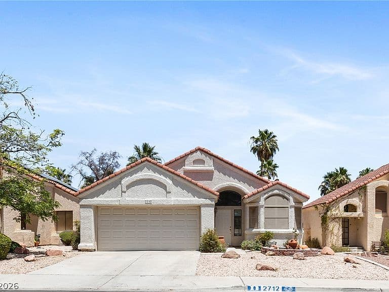 2712 Strathmoor Dr photo 1