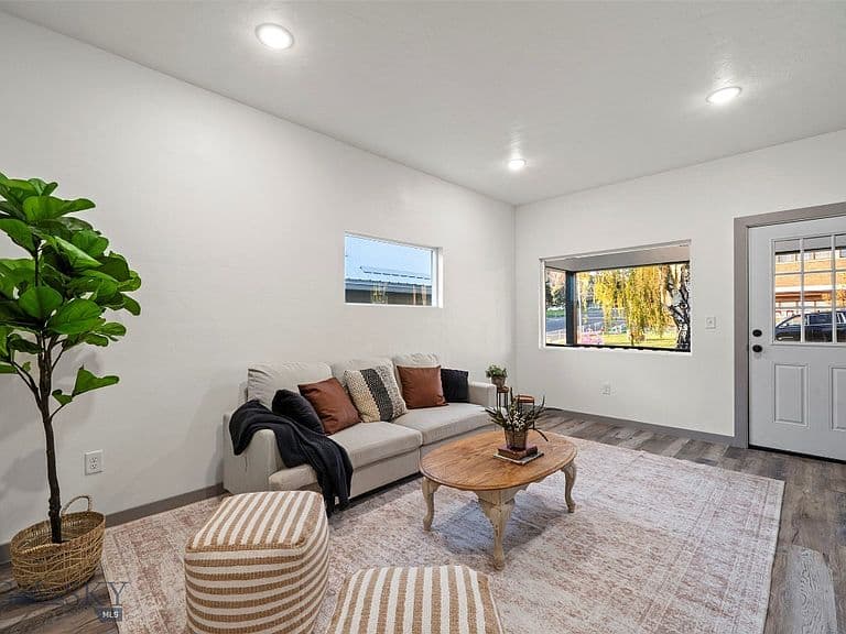 920 W Platinum St photo 5