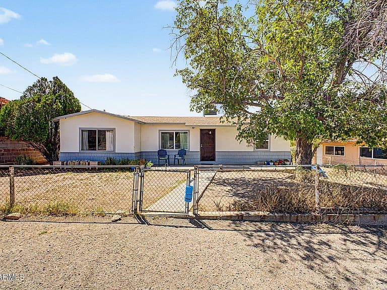 843 W SPRAY Street photo 1