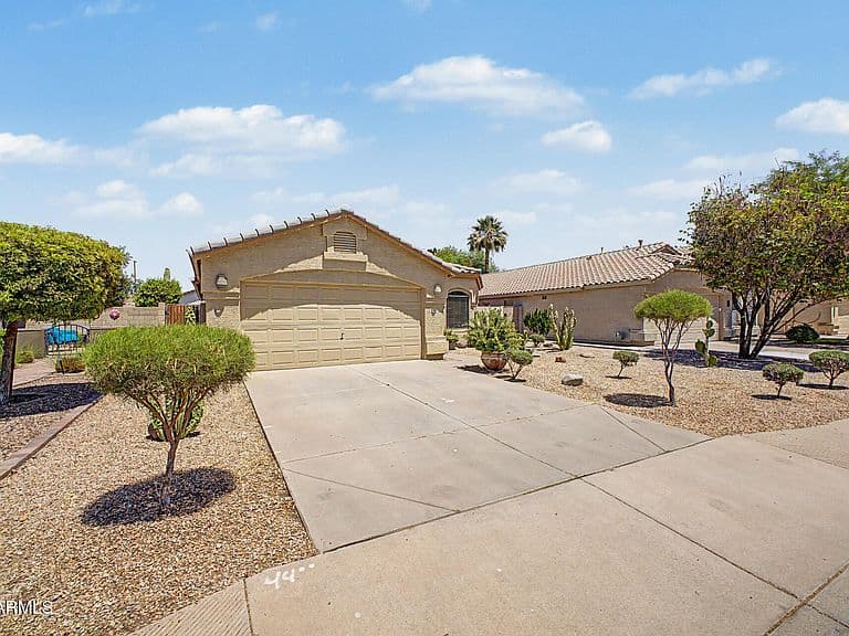 1742 E PONY Lane photo 5
