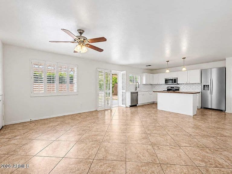 1725 E ANASTASIA Street photo 2