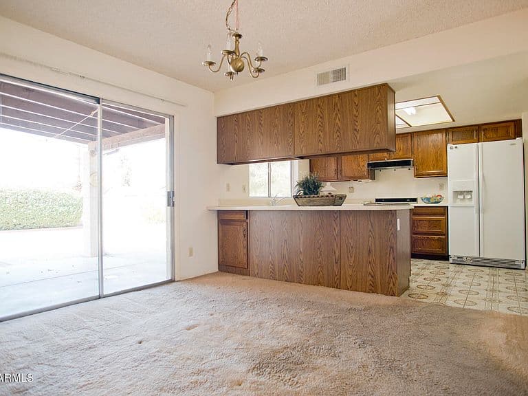 2204 W LOS ARBOLES Place photo 4